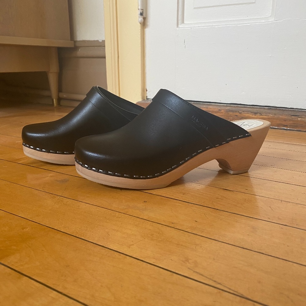 Maguba Swedish Clogs | Black Leather